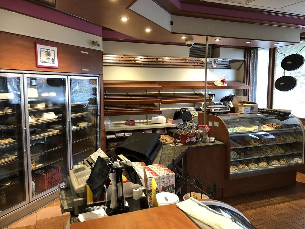 Traub's Bakery: 1020 Lincoln Avenue, Prospect Park, PA 19076